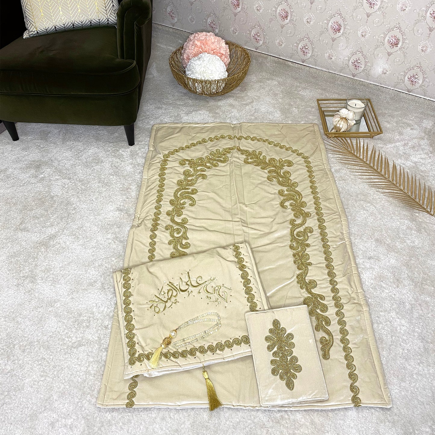 Embroidery Niche Off-White Carpet Set