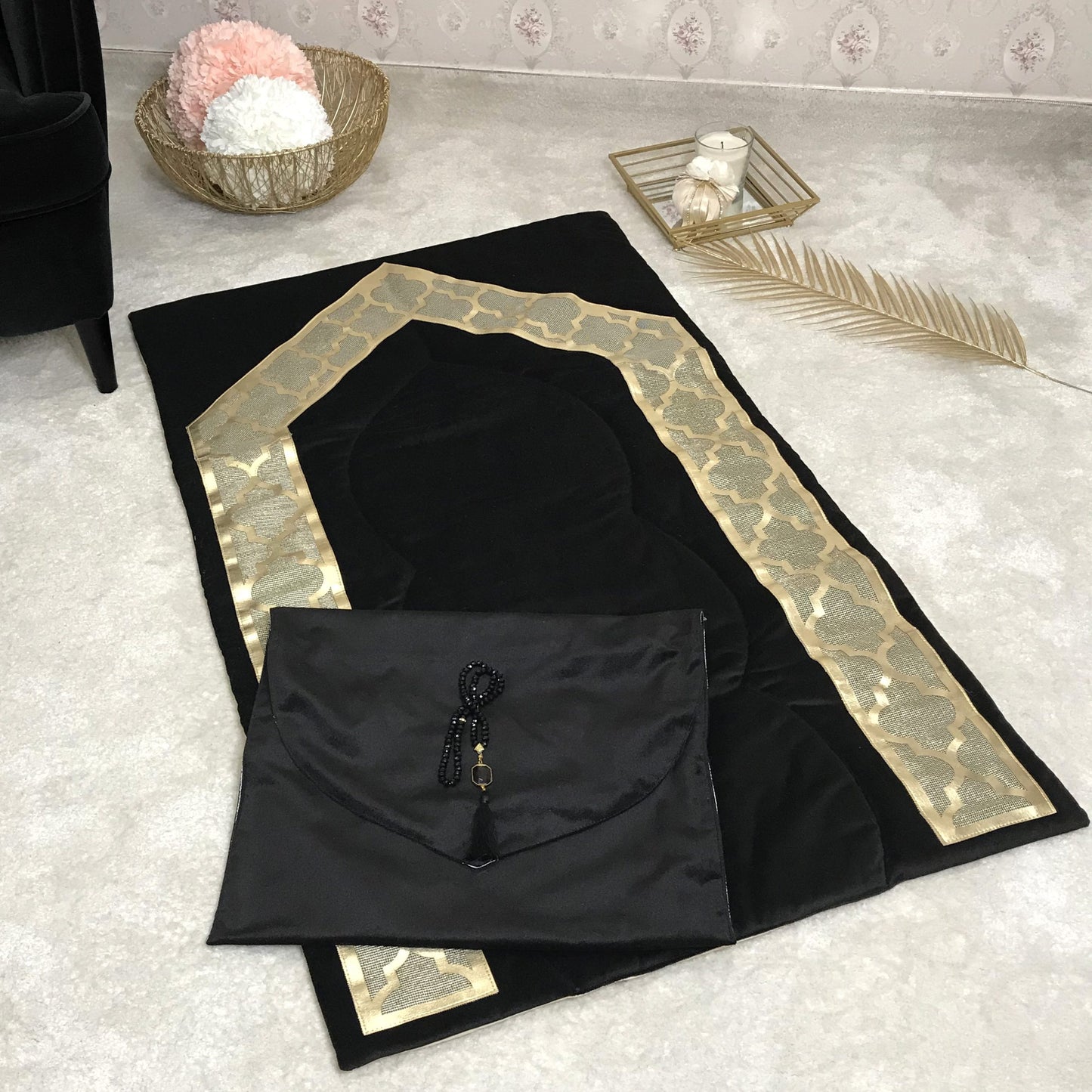 Neoclassic Geometric Niche – Black Prayer Carpet Set