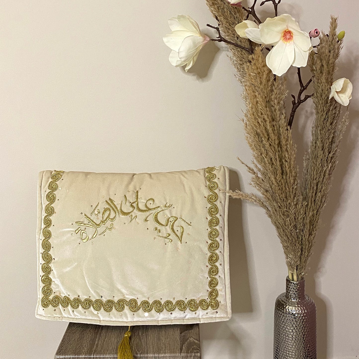 Embroidery Niche Off-White Carpet Set