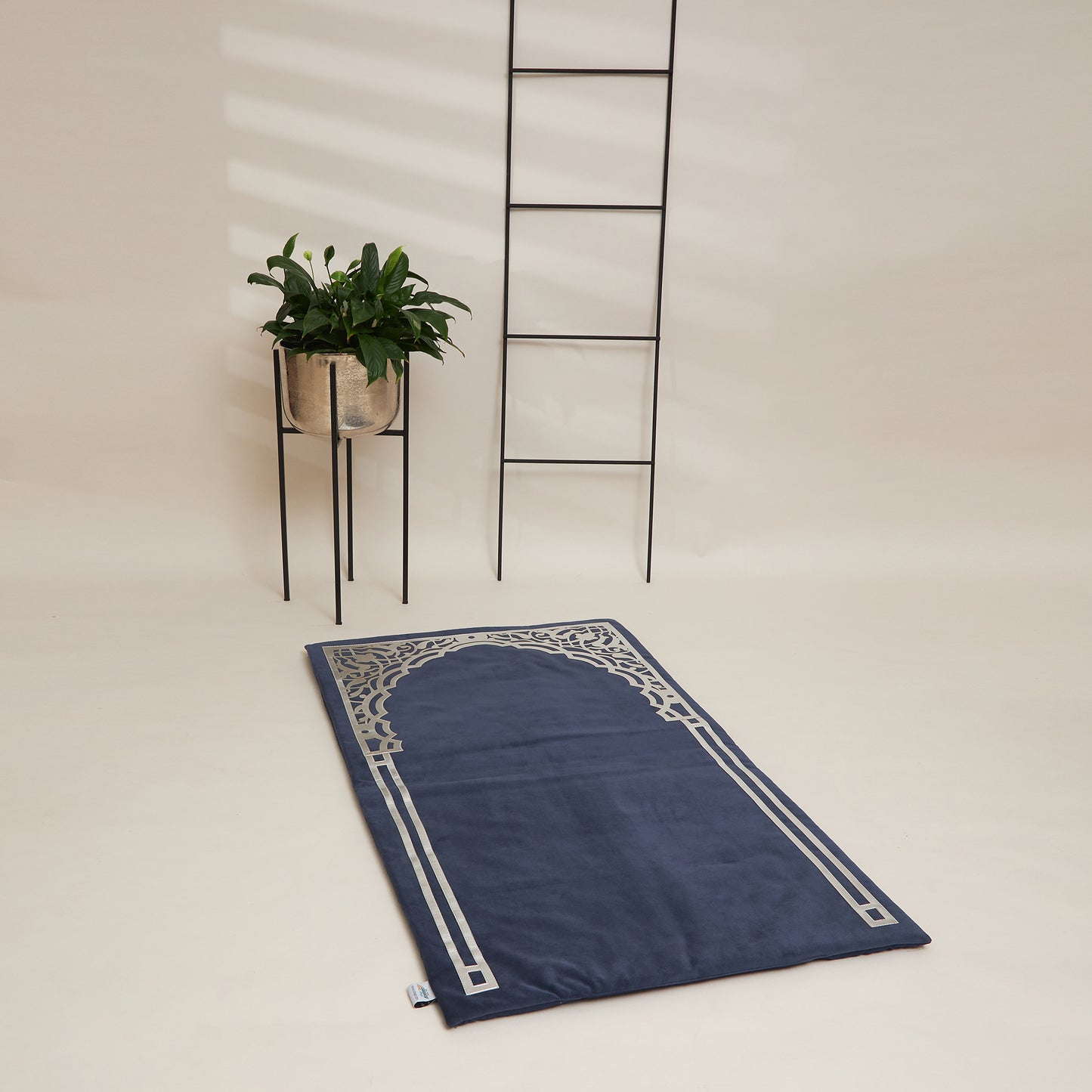 Neoclassic Silver Arch – Prayer Mat